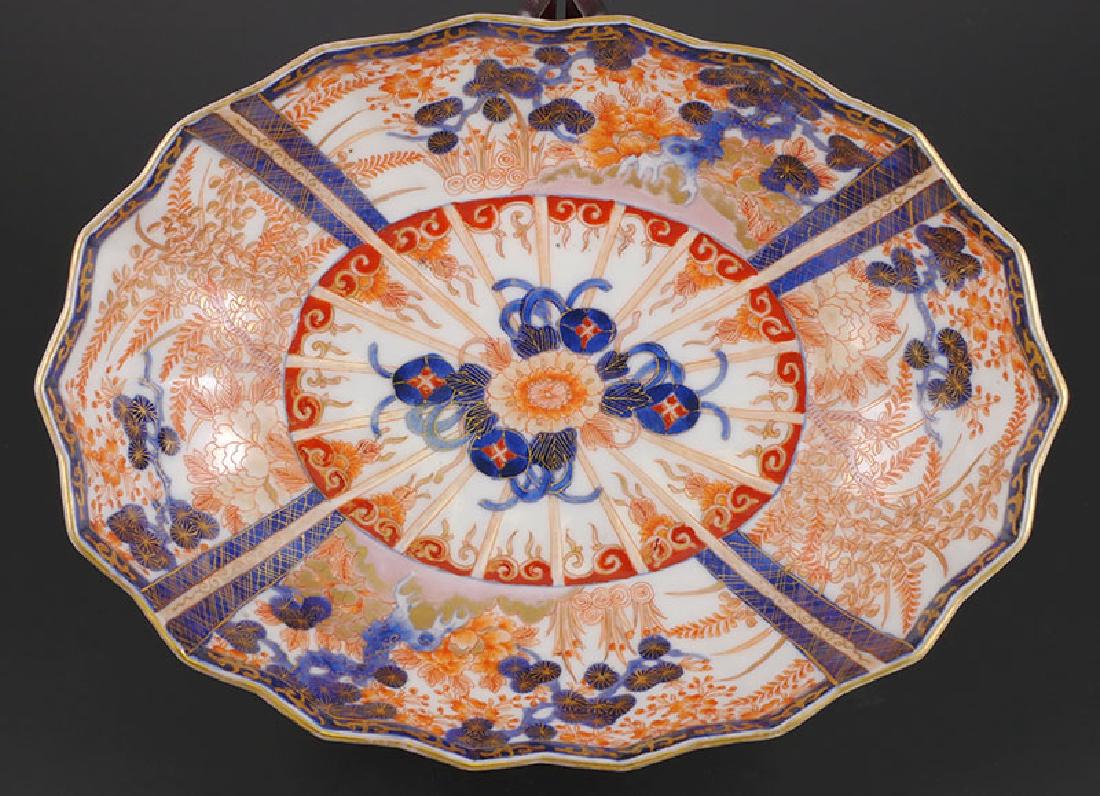 Antique Chinese Imari Hand Painted Oval Bowl: Fine antique bowl with what appears to be a Chinese pictorial porcelain mark in the shape of a bird, a bat or an insect. Could also be a leaf, but we cannot find similar examples of this particular ma