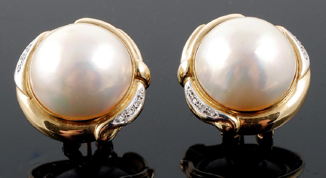 14k Yellow Gold Mabe Pearls Earrings: Fabulous 16mm mabe pearl earrings in 14k gold with omega backs. Total weight 13 grams.