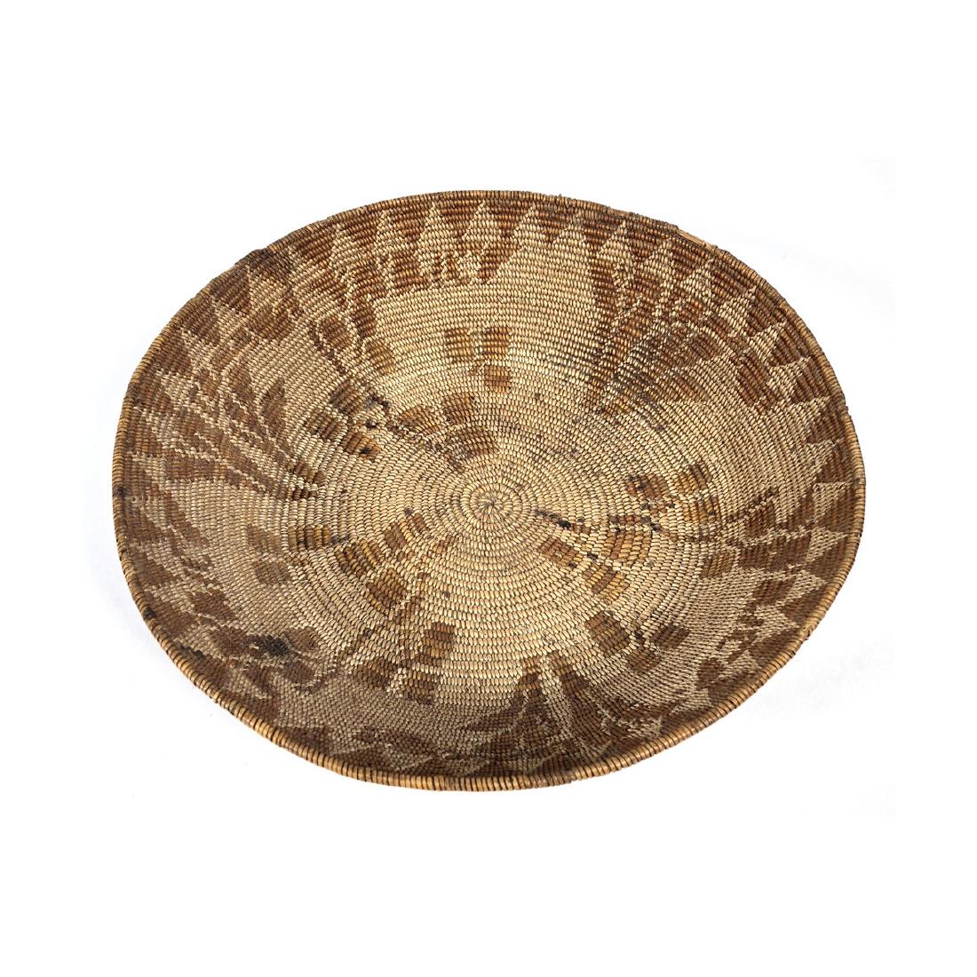 Antique Native American Indian Basket: From estate collection of Native American items. Possibly Northeastern US in origin -- old card inside basket identifies it as being Pocumtuck (Deerfield) tribe. 11" diam, 2-1/2" high. About 1" of wea