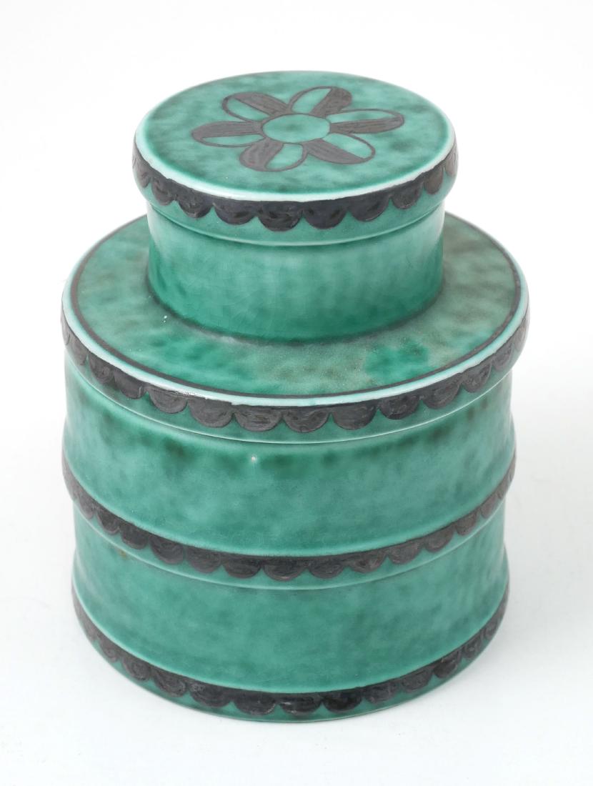 Gustavsberg Kage Porcelain Swedish Tea Caddy: Scandinavian box by Wilhelm Kage for Gustavsburg. Measures 3" diam and 3-1/2" high.