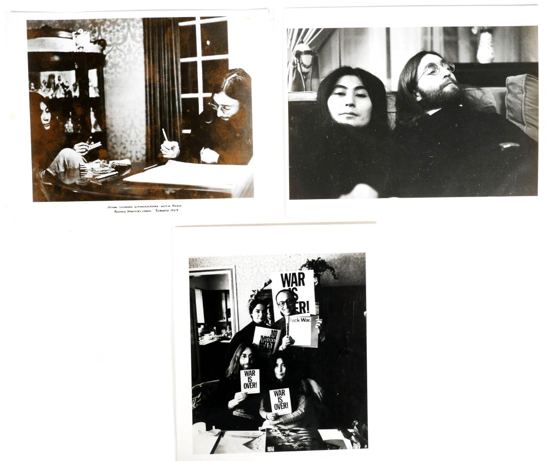 JOHN LENNON, 3 Photographs by RITCHIE YORKE: Three original silver print photographs of John Lennon and Yoko Ono during the 1969 Peace Campaign in Canada, taken by renowned Rock n' Roll photographer Ritchie York. Copyright information verso. Eac