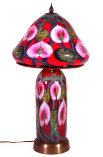 DANIEL LOTTON Lamp, Floral Blown Glass: Beautiful floral blown art glass lamp by Daniel Lotton, with matched shade and pillar. Pink Jack-in-the-Pulpit style flowers on a red background. Overall height is 24".