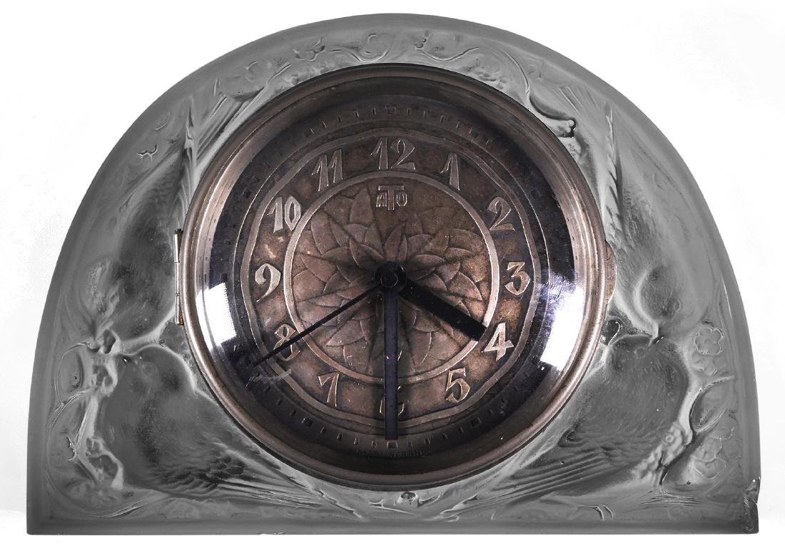 R. LALIQUE Frosted Glass "Moineaux" Clock, 1920s: R. Lalique frosted glassÂ MoineauxÂ bird clock, Circa 1924. Cut R. LALIQUE, FRANCE mark to one side. Smokey gray patina. Measures 6" tall x 8-1/2" wide.