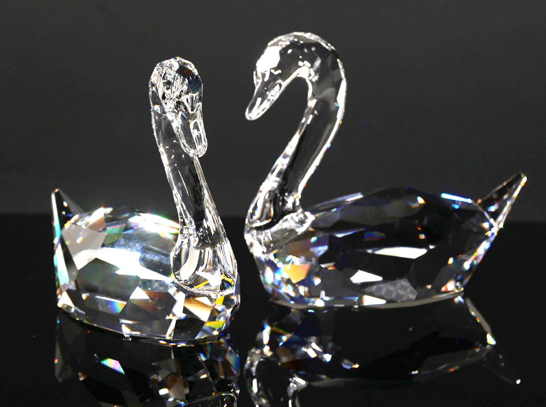 SWAROVSKI Crystal Flirting Swans Figurines: Swarovski "Flirting Swans" crystal figurine. Model 9100. Contained in original packaging. Excellent condition with no damage.