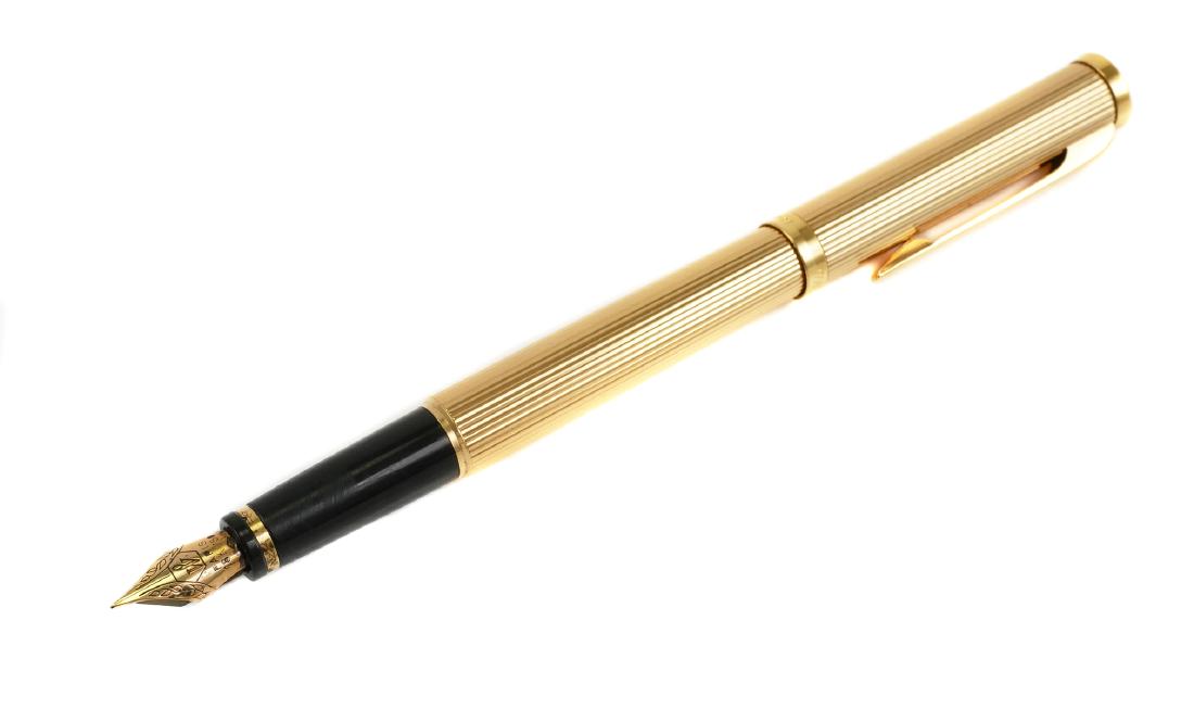 WATERMAN Preface 18k Gold Nib Fountain Pen: WATERMAN Preface 18k gold nib fountain pen. Nib is marked with logo, Paris 18K 750. Feed is marked F. Pen measures approx. 5 6/16" capped. Box and Waterman booklet included. No damage, excellent used 
