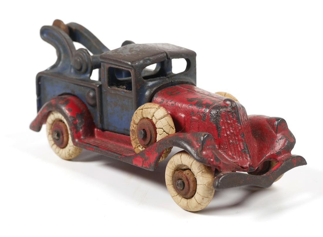 Hubley Take-Apart Wrecker 1932 Cast Iron: This 5-1/2" long Tow Truck is a Hubley, but not marked. It does have a 1932 patent number for a Hubley toy vehicle. This is a take-apart vehicle; if you turn it over there is a long wire extending bet