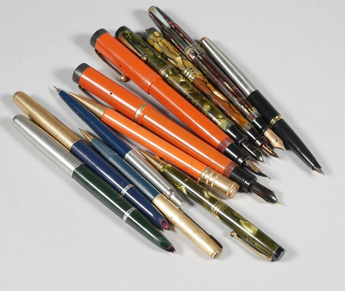 (12) PARKER Fountain Pens & Mechanical Pencil: 12 pcs. vintage Parker (8) fountain pens & (4) mechanical lead pencils. Pens and pencils have not been tested and may require some degree of repair, parts and or restoration. All pieces have wear and