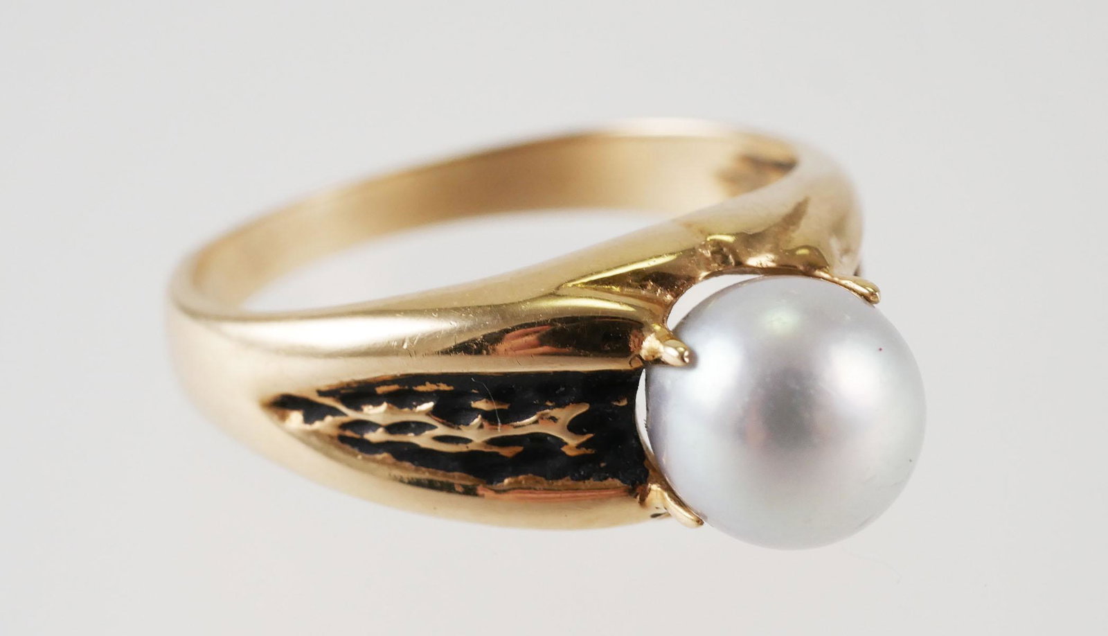 14K Yellow Gold & GRAY PEARL Solitaire Ring: 14K yellow gold ring with unique scroll work & 7mm gray pearl solitaire with nice luster. Ring is size 9 1/2, overall weight is 4.8 grams. Good condition with normal wear, see photos for more details 