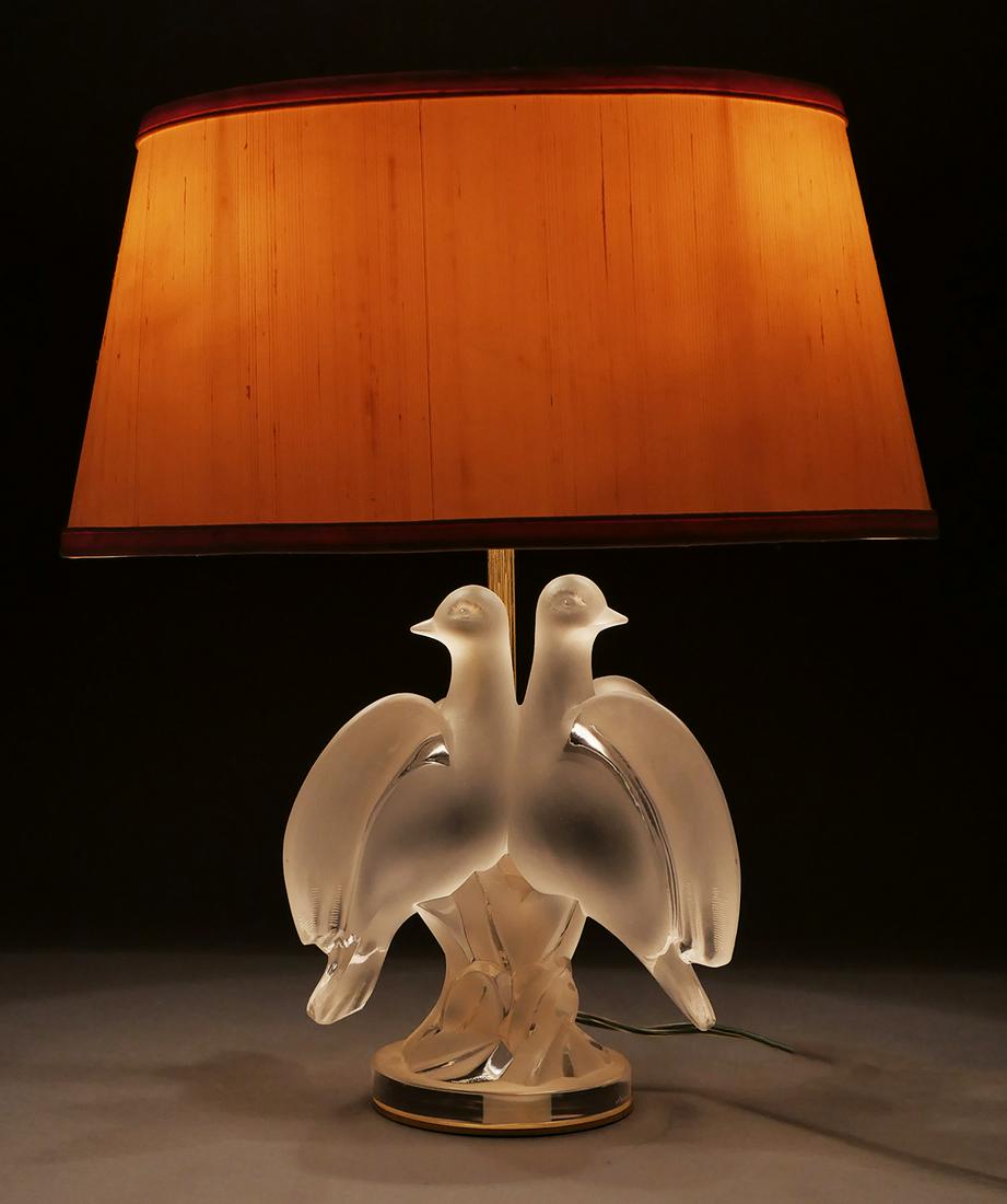 Lalique Crystal ARIANA Double Dove French Lamp: Vintage Lalique crystal "Ariana" boudoir table lamp. Frosted crystal glass twin doves facing opposing directions. Etched script signature "Lalique France" on side of base. Overall measurements with sh