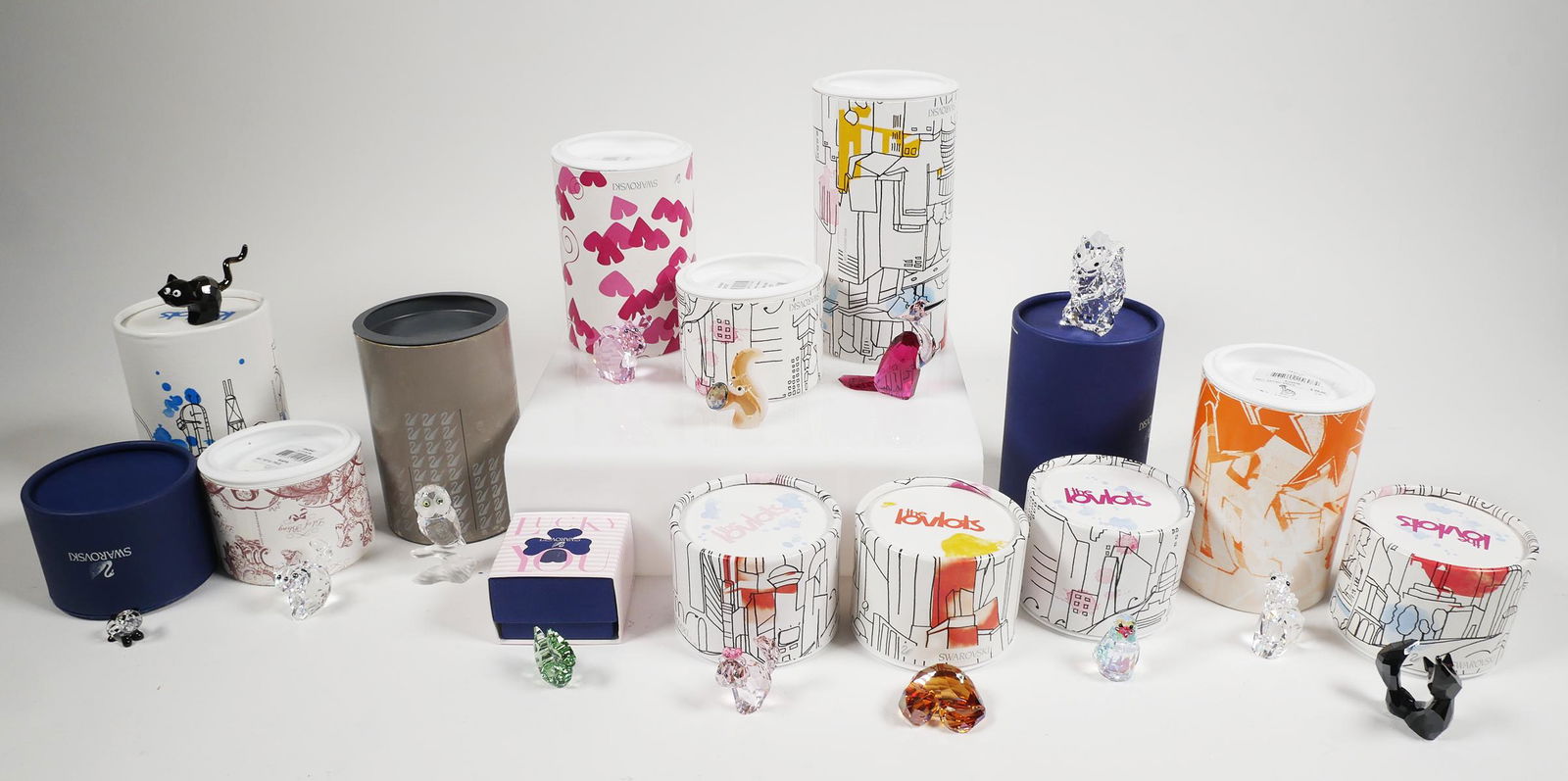 (14) Swarovski Crystal Animal Figurines: Group of 14 Swarovski crystal animals some Lovlots figurines, set includes: Lucky Dragon, Flower skunk, Jay D dinosaur, Ginger on Broadway bird, Pinky Mo cow, Lil of Bling cat, Max, Theo, Owl, City Pa