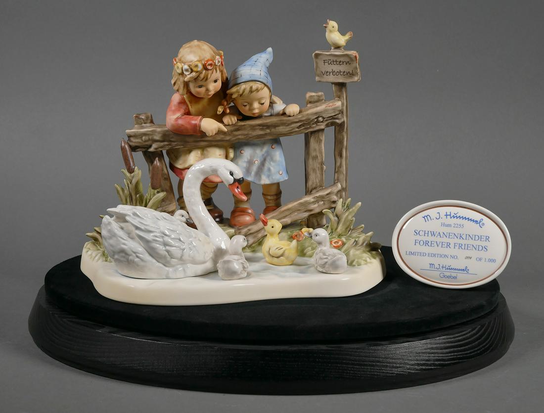 Large Hummel FOREVER FRIENDS 2255 TMK8 (1 of 3)