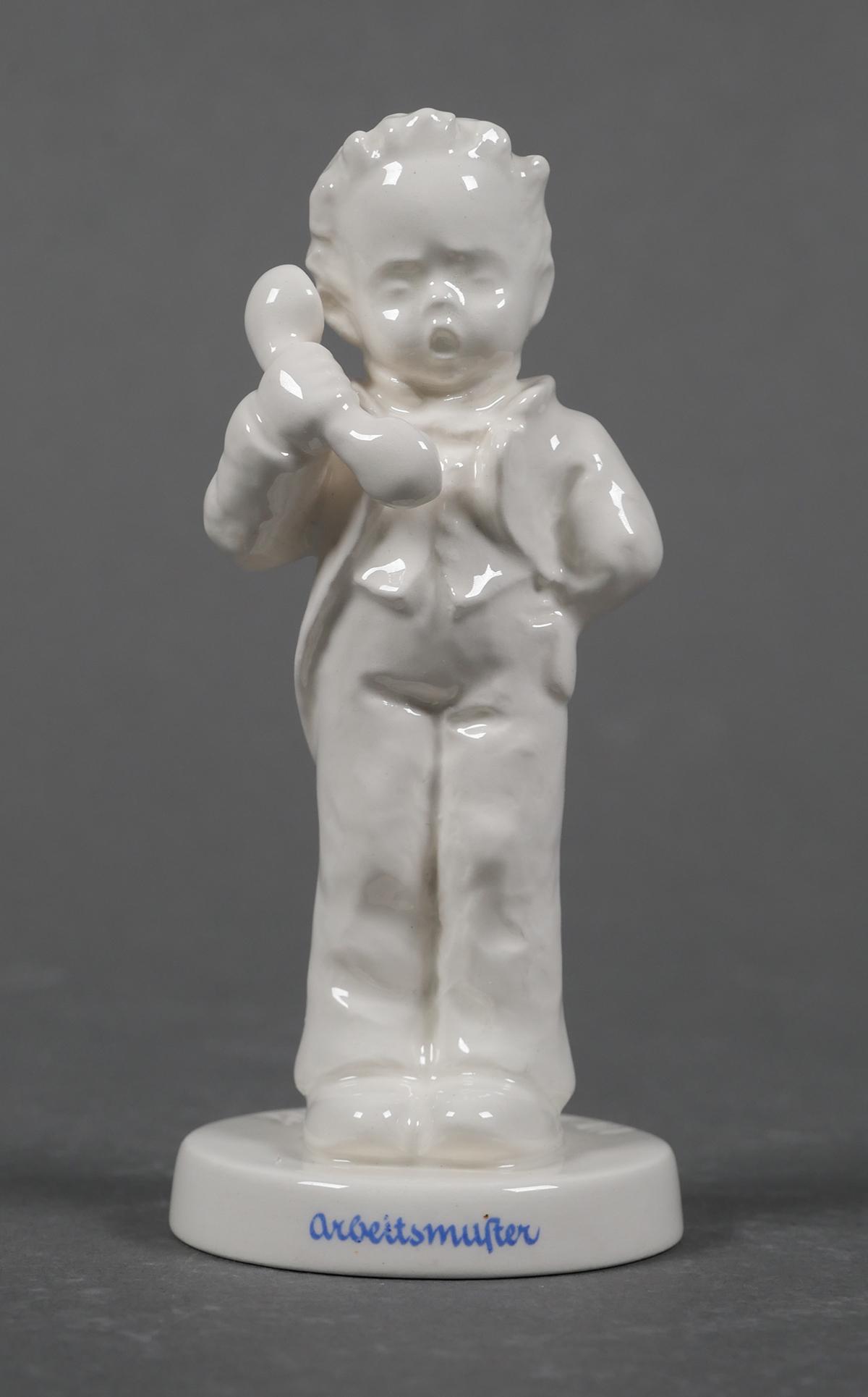 Hummel HELLO 124 White Glaze (1 of 3)