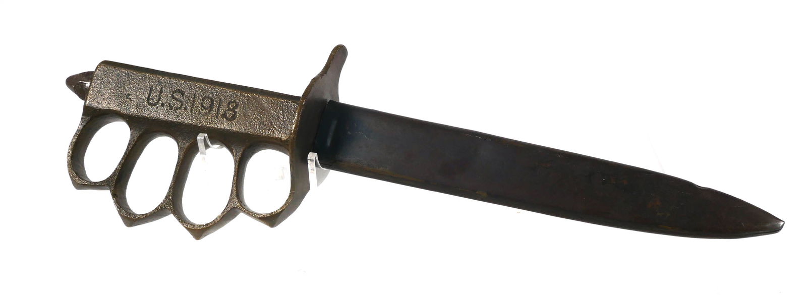 WWI French AU LION US M-1918 Mk 1 Trench Knife: World War I U.S. Model 1918 Mark I trench knife. This M1918 knife is the French version, with grooves on grip top and a reclining lion on ricasso which has partially worn off along with the words "AU
