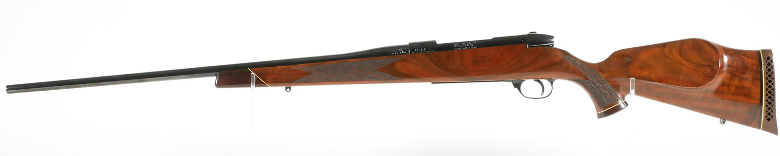 WEATHERBY Mark V Bolt Action Rifle .300 Mag: Weatherby Mark V bolt action rifle in 300 Magnum. Barrel measures approx. 24". Rifle is in very good condition with light handling wear to stock and finish. No rust or pitting, clean bore. Please chec