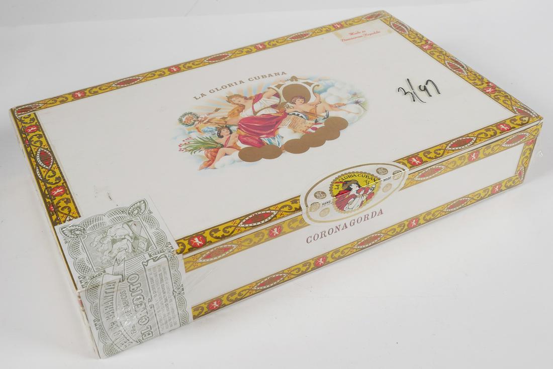 VTG SEALED Box LA GLORIA CUBANA Cigars: Factory sealed and unopened box of 25 tobacco cigars, hand made in the Dominican Republic. Box is labeled La Gloria Cubana Corona Gorda Maduro.