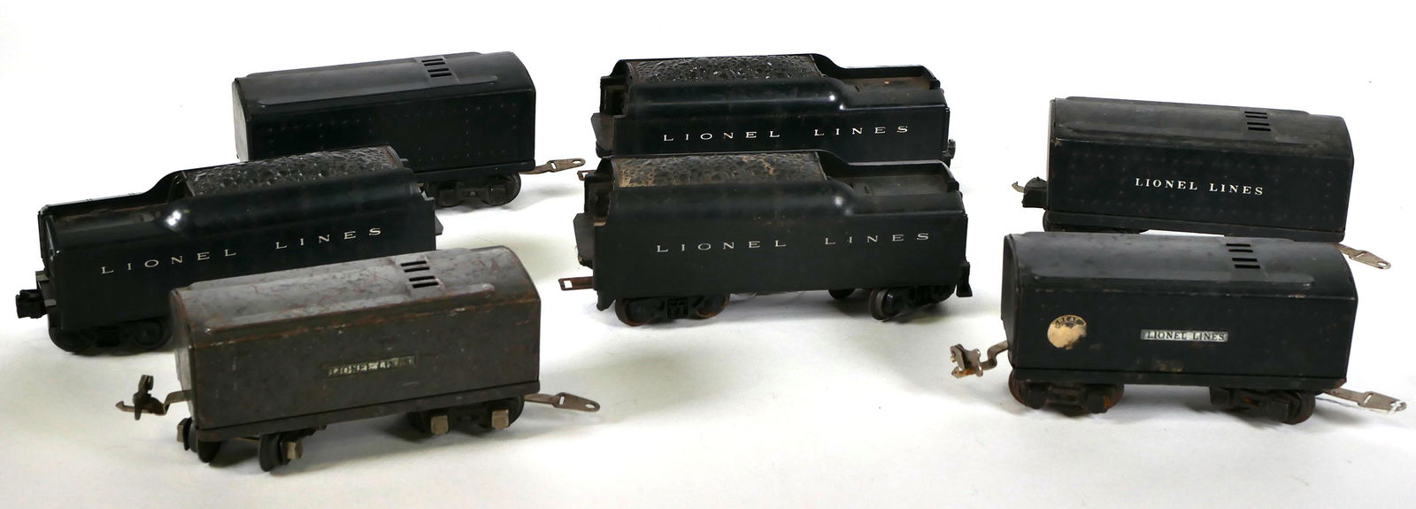 Seven Vintage Lionel Tenders 242T, 1689 (1 of 4)