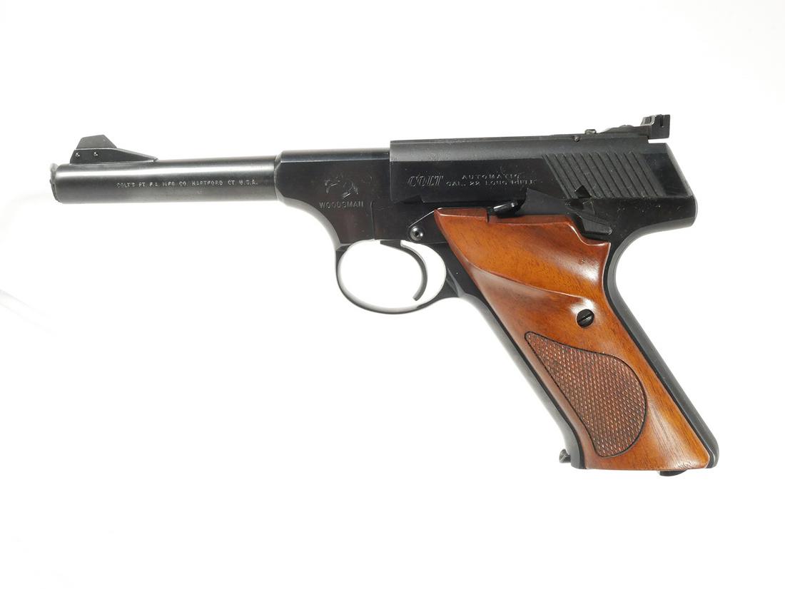COLT WOODSMAN Sport Model Pistol 22: Vintage Colt Woodsman Sport model semi-automatic pistol in .22 long rifle caliber. Serial # 229966S. One Colt factory magazine and original box included. This item can be shipped in-house. Please chec