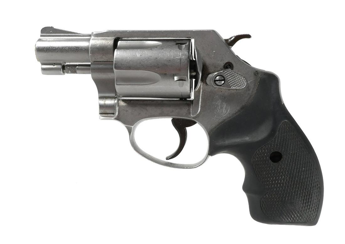 S&W Airweight Revolver 38 Spl: Smith and Wesson Model 637-2 Airweight .38 Special +P double action 5 shot revolver. Barrel measures approx. 1 7/8". This item can be shipped in-house. Please check the shipping details in our terms a
