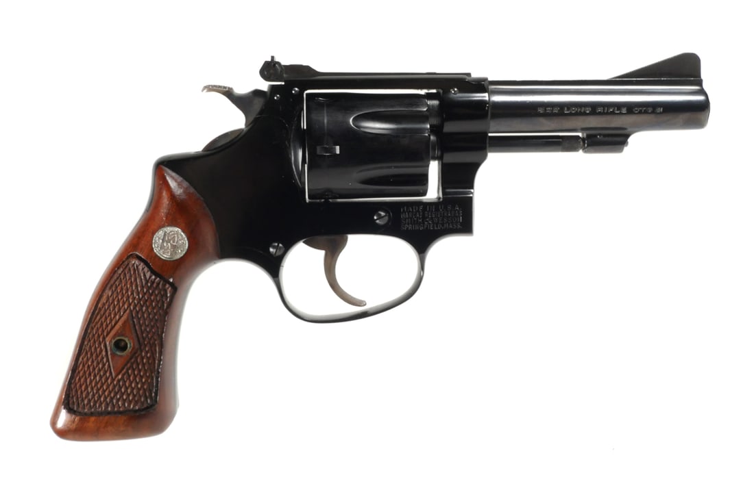 S&W Model 43 Revolver .22: Vintage Smith and Wesson Model 43 Airweight Kit Gun revolver 22 cal. Serial #48767. Barrel measures 3-1/2". Original box included. This item can be shipped in-house. Please check the shipping details