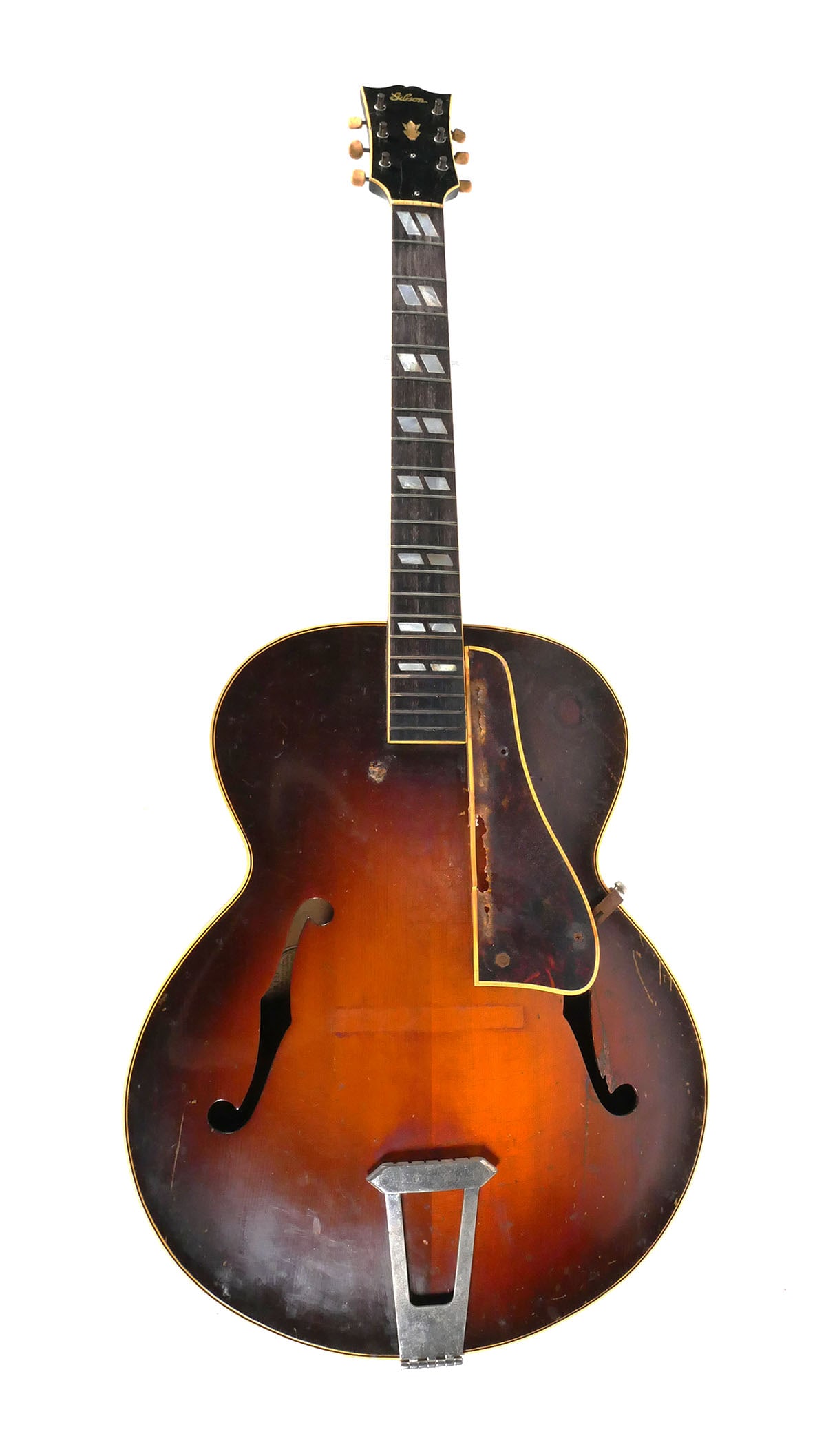 1945 GIBSON L-7 ACOUSTIC GUITAR: Vintage Gibson L7 archtop guitar, made in 1945. Serial number 98462. Includes original hard shell case. Includes DeArmond guitar mike (unattached and untested). Comes with copy of 2021 condition repor