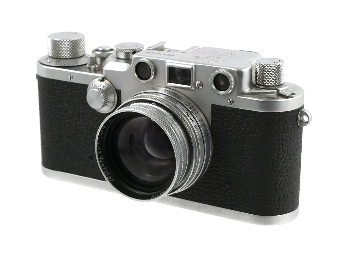 Leica IIIc Camera Summitar Lens & Case: Vintage Leica IIIc 35mm rangefinder camera body, serial no. 519009, manufactured in 1950 by Ernst Leitz Wetzlar, Germany. Fitted with a Leitz Summitar 50mm f/2 lens, serial no. 736991, produced in 194