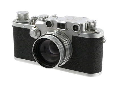 Leica IIIc Camera Summitar Lens & Case: Vintage Leica IIIc 35mm rangefinder camera body, serial no. 519009, manufactured in 1950 by Ernst Leitz Wetzlar, Germany. Fitted with a Leitz Summitar 50mm f/2 lens, serial no. 736991, produced in 194