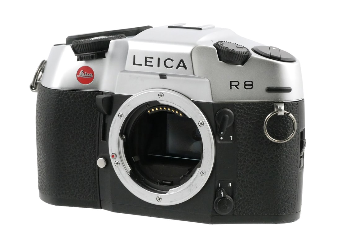 Leica R8 35mm SLR Camera Body in Case: Leica R8 35mm SLR film camera body, finished in black and silver, with body cap and original gray Leica presentation box. Serial number 2290065. TAGS: Vintage Leitz, Leica film camera, 35mm SLR body, 