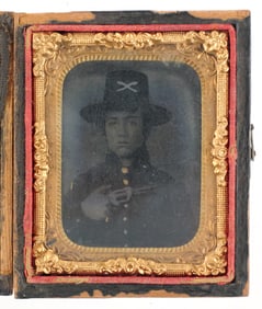 Civil War Daguerreotype of Soldier w Revolver