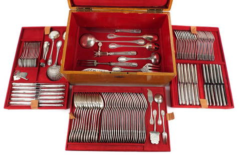 125-pc French Sterling Silver Set, Pierre Queille: Exceptional flatware set, 125 pieces, each struck with the Minerva head for 1st-standard (.950) silver and maker's mark of Pierre Queille, Paris (active circa 1834-1846). Pattern featuring laurel