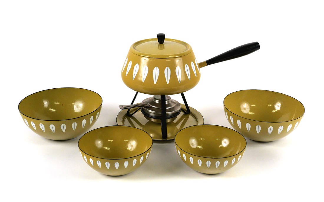 Cathrine Holm Lotus Enamel Fondue Set & Bowls: Vintage 1960s Cathrineholm Norway, Lotus pattern, butterscotch and white, MCM enamelware. Fondue set complete with pot, lid, stand with burner, and the tray add on, and pairs of bowls in two sizes of 