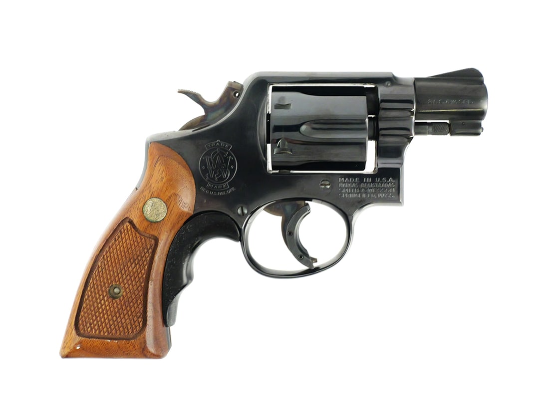 Smith & Wesson Model 10-5 .38 Revolver: Vintage Smith and Wesson Model 10-5 snub nose revolver in .38 caliber. 6-shot capacity. Serial #D713917 (1974). TAGS: S&W This item can be shipped in-house. Please check the shipping details in our te