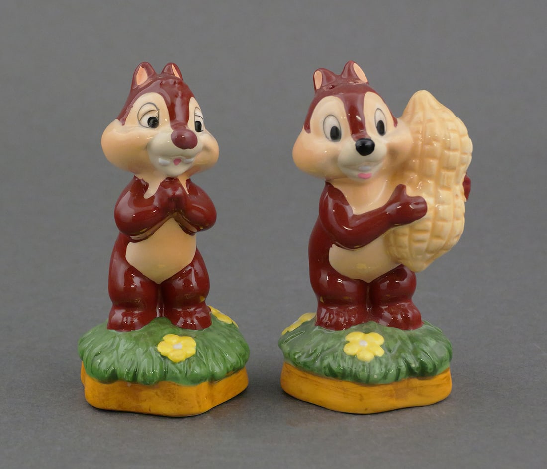 Disney Chip 'N' Dale Shakers: Vintage 1994 authentic licensed Disney salt and pepper shaker set. The New England Collectors Society, Disney Shakers Collection, porcelain novelty character shakers, Chip and Dale, in original box wi