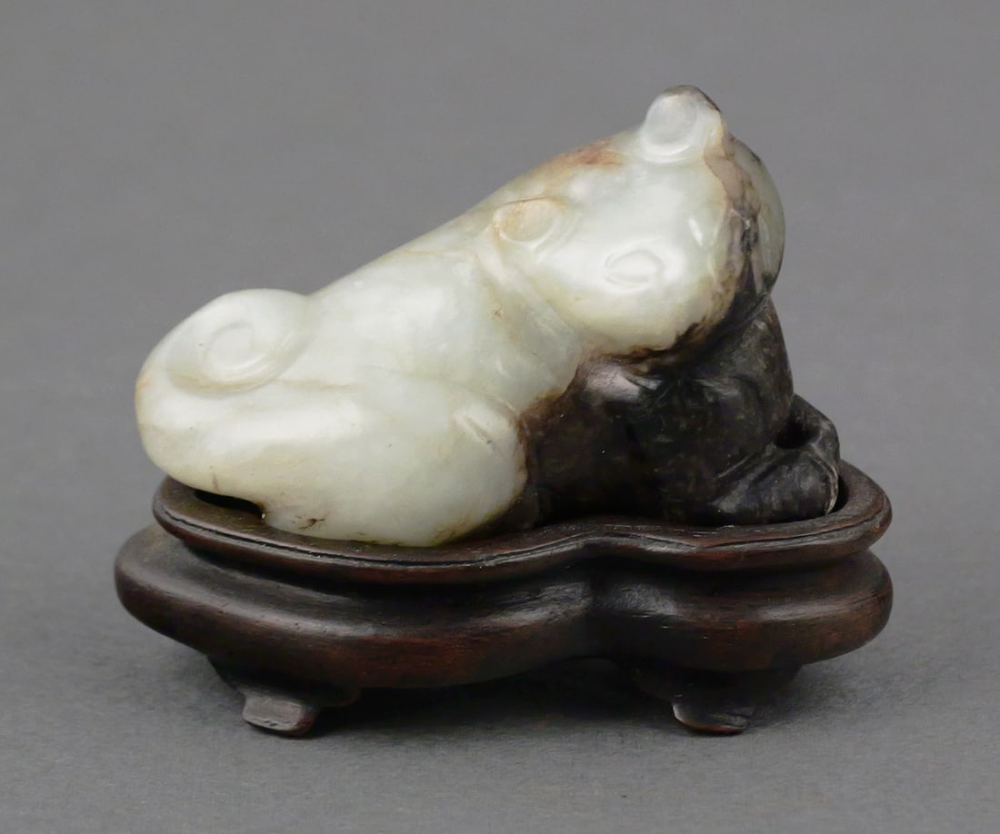 Chinese Jade Carved Cat Figure On Stand (1 of 3)