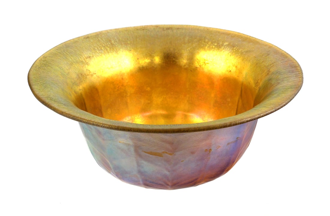TIFFANY Favrile Art Glass Bowl: Tiffany gold optic ribbed gold favrile bowl with flaring rim. Signed 1925 L.C. Tiffany Inc Favrile. Approx. 8"Dia x 3"H. This item can be shipped in-house. Multiple lot combined shipping may require