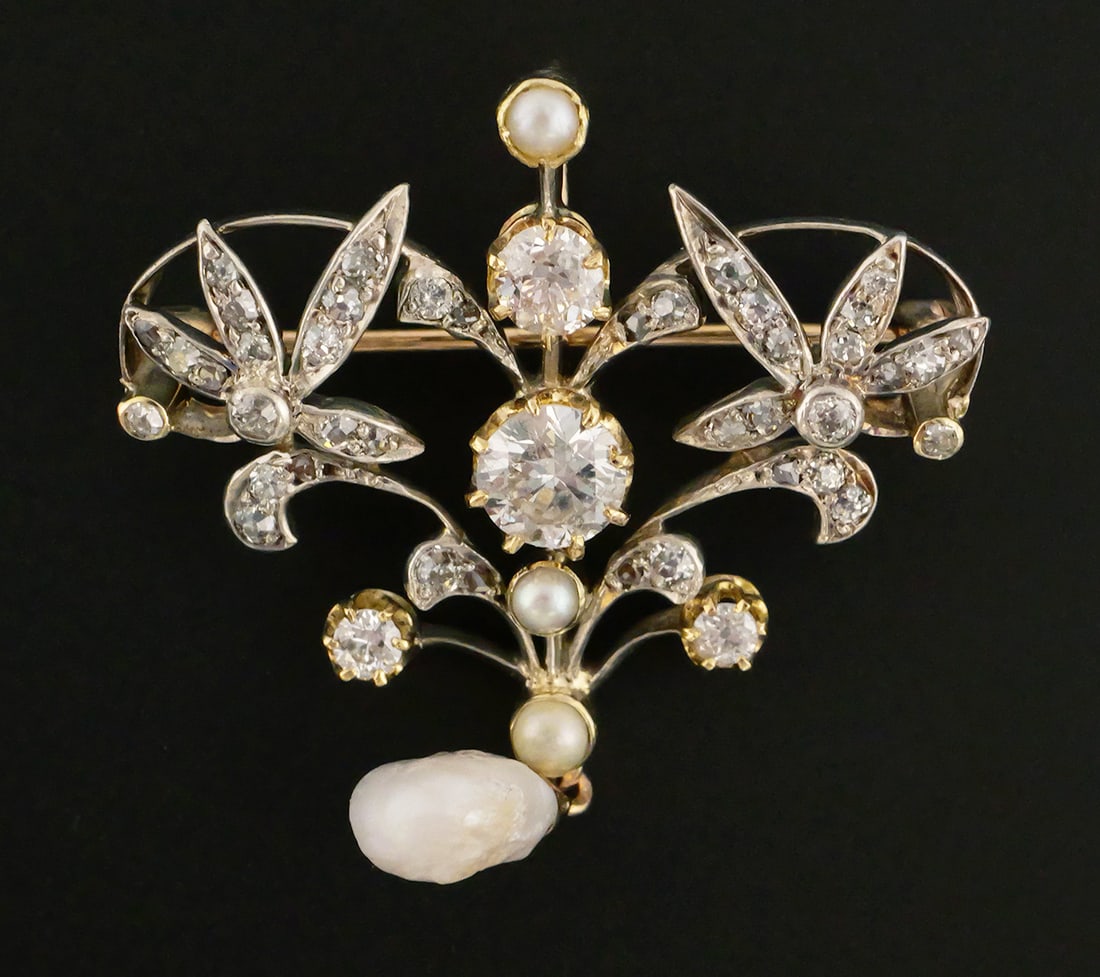14K Yellow Gold Antique Brooch: Womens 14K Yellow Gold, Pearl and Diamonds Antique Brooch. Approx 1.53 carats total for diamonds, .47 carats for the pearls. Measures approx 1-1/2", weight 6.2 grams. This item can be shipped