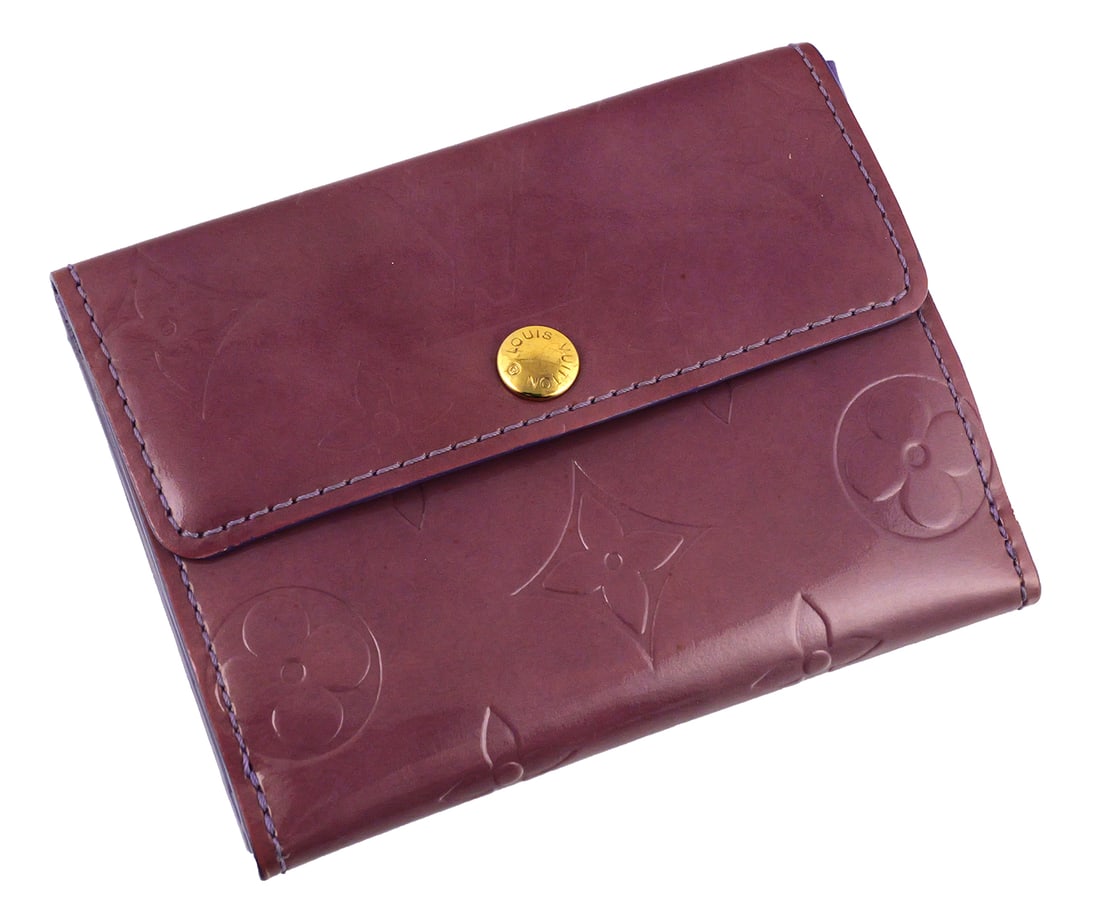 Louis Vuitton Vernis Wallet: Louis Vuitton Vernis Wallet. Measures 4" x 3". In original box. Unconditionally guaranteed to be authentic. This item can be shipped in-house. Multiple lot combined shipping may require 3rd Party