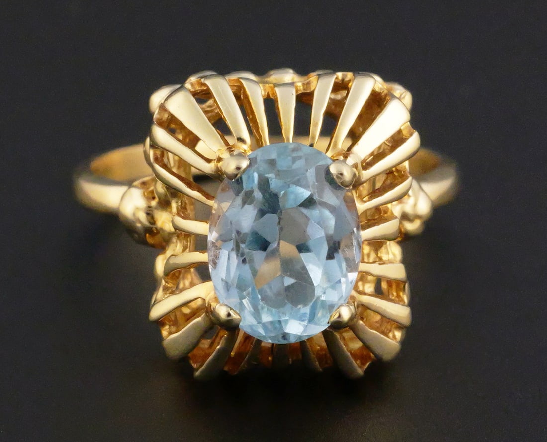 14k Gold Topaz Ladies Ring: Topaz 8x6mm. Size 4-3/4. 3.9g. This item can be shipped in-house. Multiple lot combined shipping may require 3rd Party shipping.