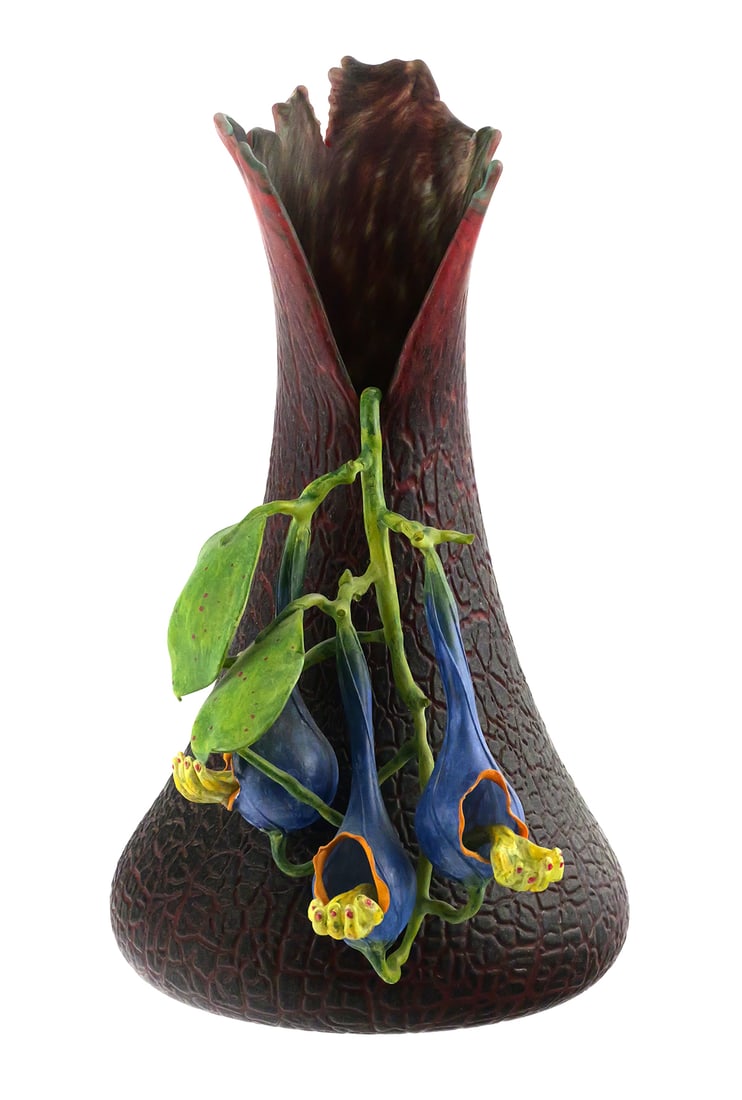 VICTOR CHIARIZIA Art Glass Vase: Art glass by Victor Chiarizia (Italian/American, 20th/21st century). Signed, dated 4/01. Measures 13" high. One of several pieces in today's auction from a private contemporary art glass collection. T
