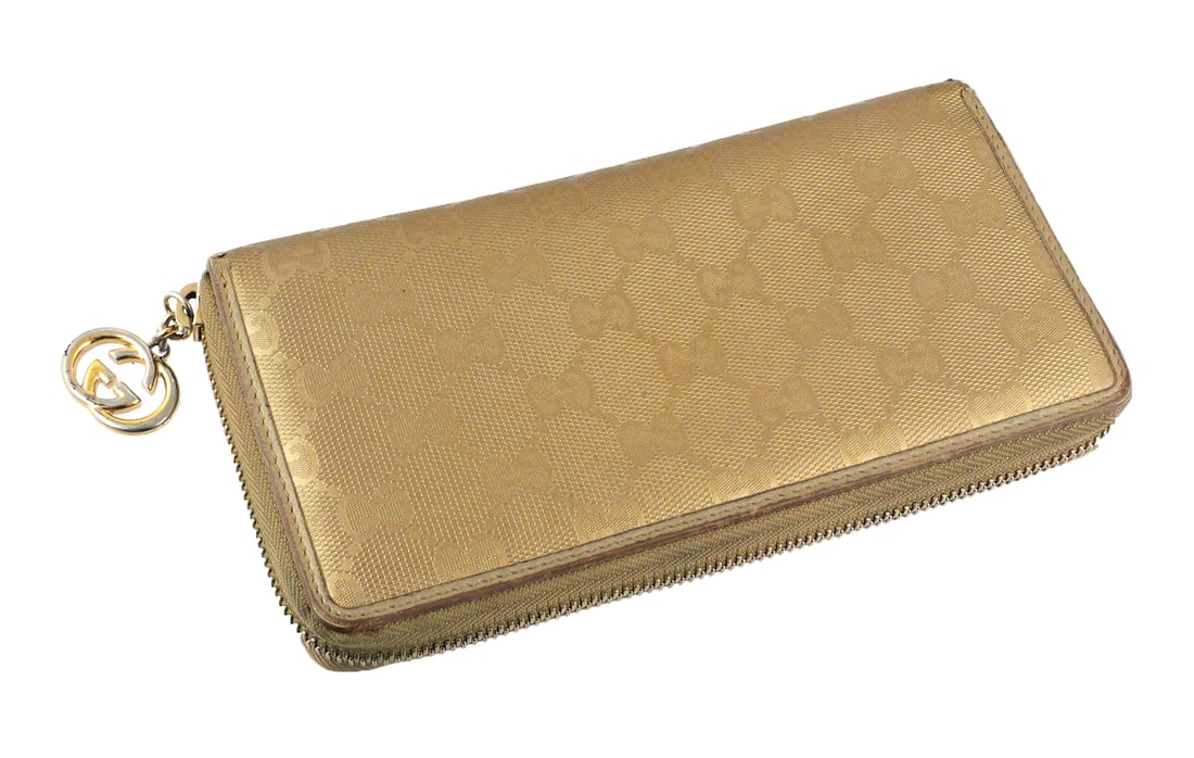 Gucci GG Pattern Gold Zippered Clutch Wallet: Gucci GG Pattern Gold Zippered Clutch Wallet. Measures approx 7-1/2" x 4". Unconditionally guaranteed to be authentic. This item can be shipped in-house. Multiple lot combined shipping may require