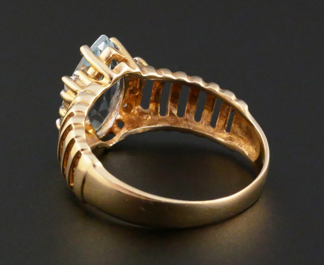 10k Gold Topaz Ring - 3