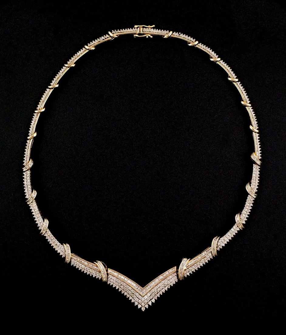 10K Diamond Chevron Necklace: 10 karat yellow gold V front necklace set with over 600 diamonds. Classic chevron design. Marked as 10k gold, 27.1 grams tw. Approx. 16"L. This item can be shipped in-house. Multiple lot combined