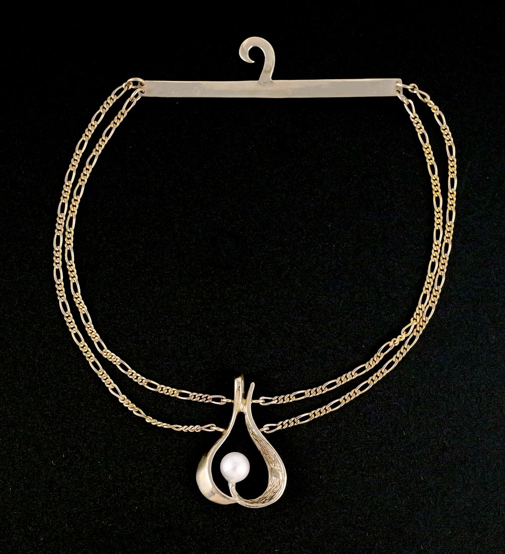 Vintage 14K Gold Tie Bar: 14 karat yellow gold vintage hanger style tie bar with pearl slide. 14k gold, 6.7 grams tw, approx. 4-1/4"L. This item can be shipped in-house. Multiple lot combined shipping may require 3rd Party