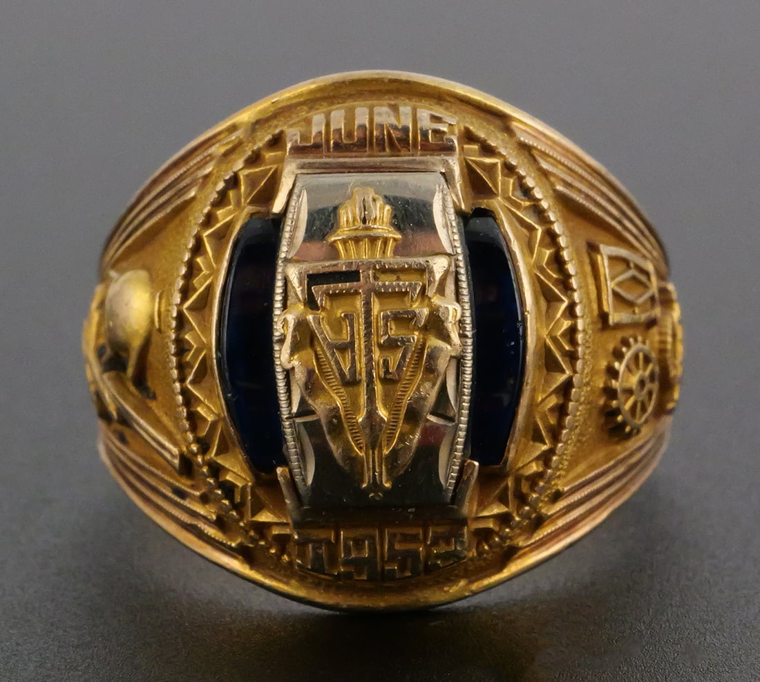 Vintage 10K Class Ring: 10 karat yellow gold class ring. Marked as 10k gold,14.9 grams tw. This item can be shipped in-house. Multiple lot combined shipping may require 3rd Party shipping.