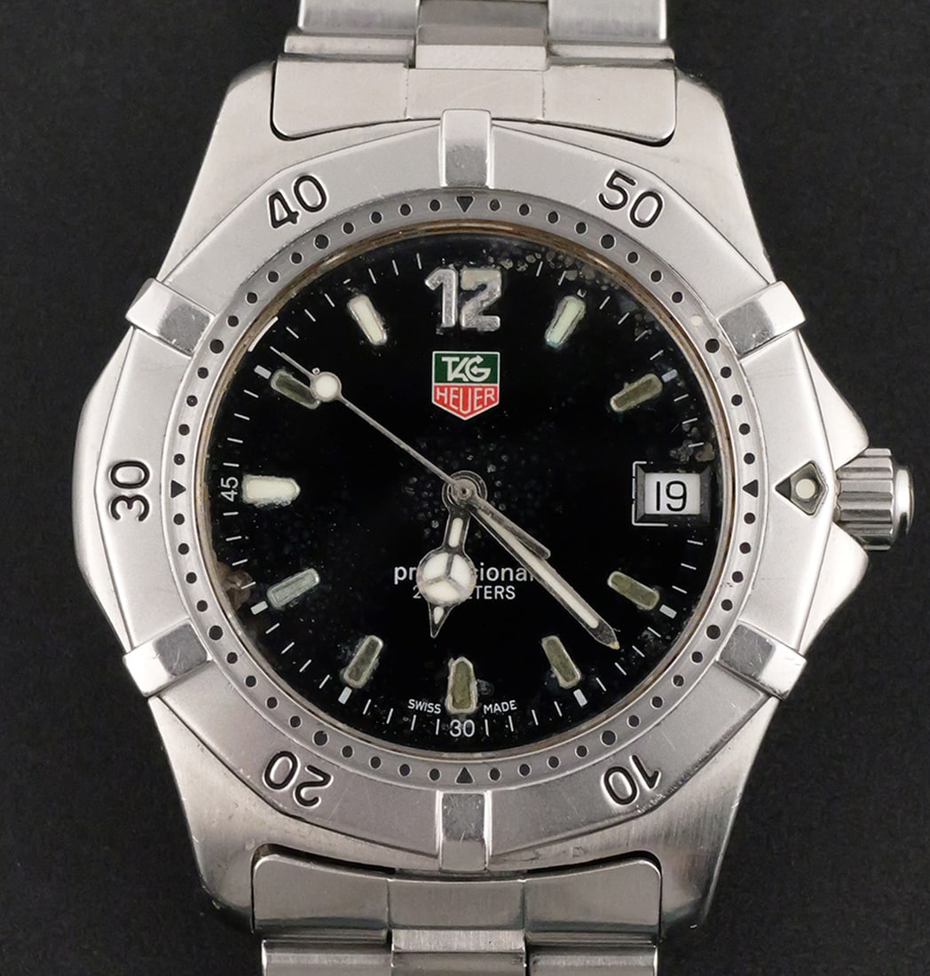 TAG Heuer 2000 Professional 200M Watch: TAG Heuer 2000 Professional WK1110-0 quartz wristwatch with 40 mm stainless steel case, black dial, date display at 3 o'clock, unidirectional rotating bezel and stainless steel bracelet. Rated to 200 