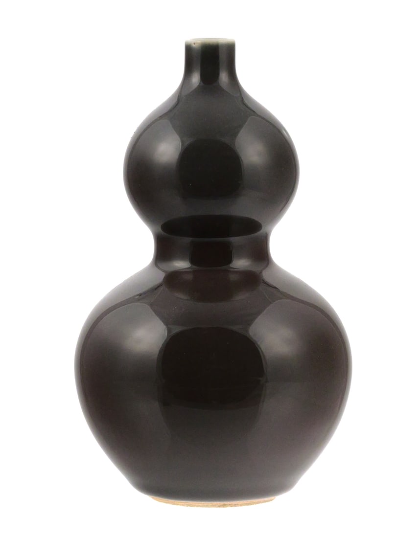 Chinese Celadon Double Gourd Porcelain Vase: Chinese Celadon Double Gourd Porcelain Vase. Measures approx 7" tall, 4" wide. This item can be shipped in-house. Multiple lot combined shipping may require 3rd Party shipping.