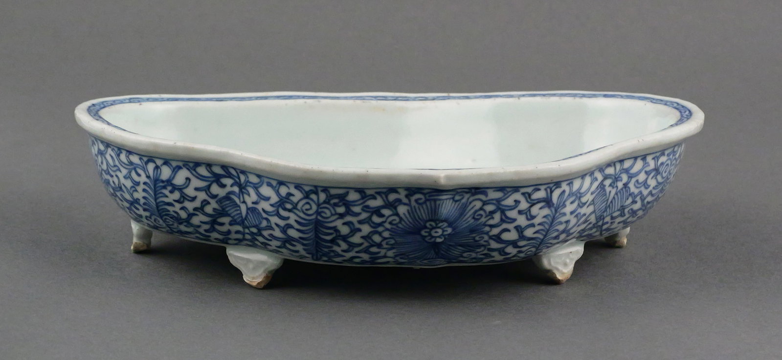 19C Qing Era Lobed Blue & White Footed Bowl: Antique six-footed, lobed Chinese export blue and white bowl, about 9-5/8" wide and 2-3/8" high. Hand-painted blue underglaze floral designs. No reign mark. This item can be shipped in-house.