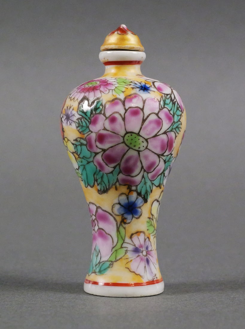 Chinese Floral Snuff Bottle with Stopper: Chinese Floral Snuff Bottle with Stopper. Measures approx 3-1/4" x 1-1/2". This item can be shipped in-house. Multiple lot combined shipping may require 3rd Party shipping.