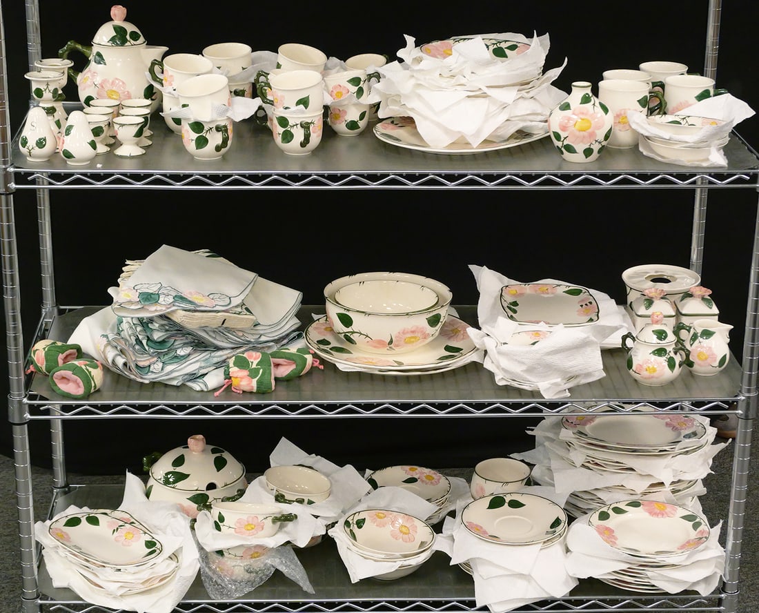 100-pc Villeroy & Boch Wildrose Dinner Service (1 of 4)