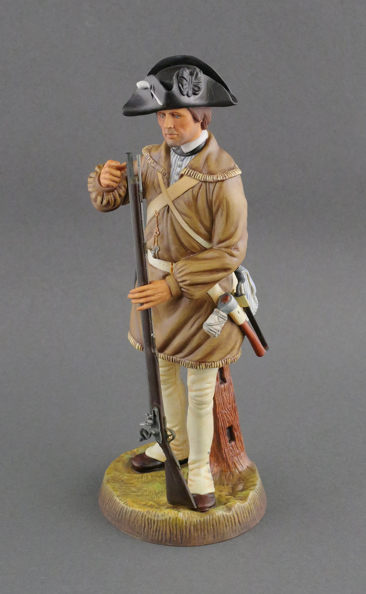 Royal Doulton Soldiers Of Revolution Georgia: Royal Doulton Colonial Williamsburg Soldiers Of The Revolution Private, 1st Georgia Regiment 1777. Numbered 270/350. Dated 1975. Comes with original COA book signed by artist, EJ Griffiths. Measures