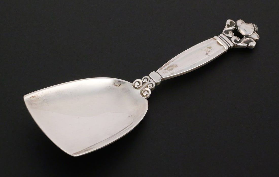 GEORG JENSEN Acorn Sugar Shovel: Georg Jensen sterling silver "Acorn" pattern sugar shovel. 23.1 grams tw, 4-1/8"L. This item can be shipped in-house. Multiple lot combined shipping may require 3rd Party shipping.